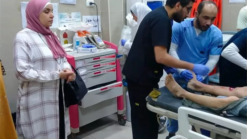 وكيلة وزارة الصحة بالسويس تطمئن على مصابي حادث طريق القطامية