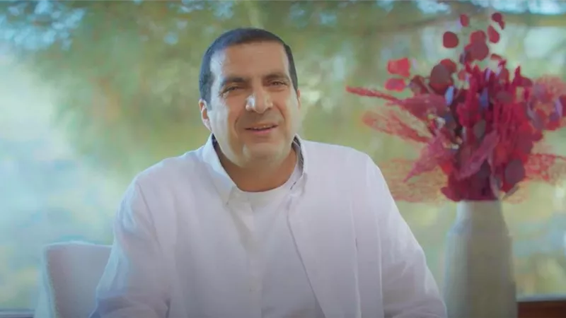 عمرو خالد: ليلة القدر.. ليلة استجابة الدعاء والعفو والفتوحات