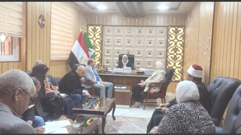 برامج تدريبية لأفراد المجتمع لاستخدام الأساليب الفنية والعلمية