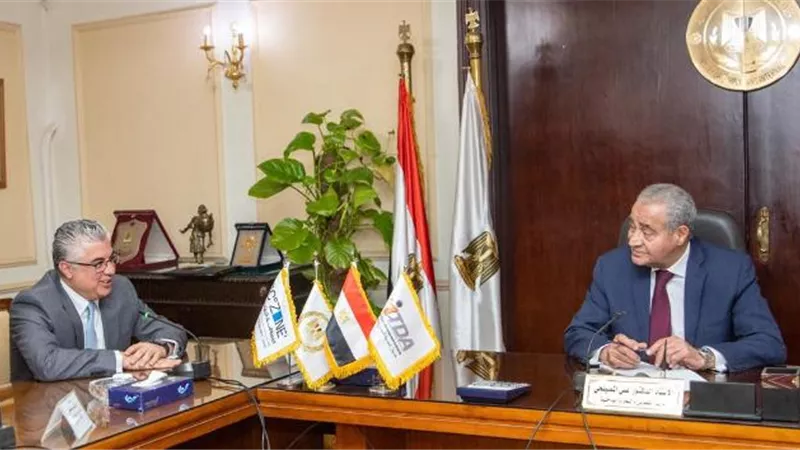 بالتفاصيل.. اقتصادية قناة السويس توقع بروتوكول تعاون مع جهاز تنمية التجارة الداخلية