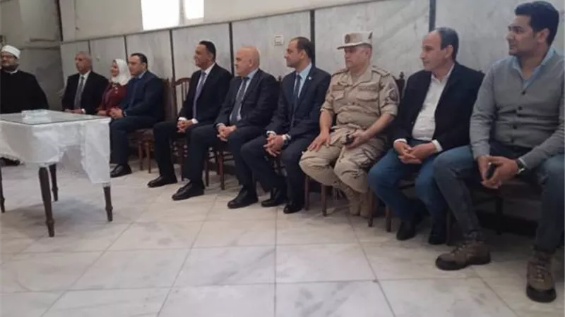 الاب مكاريوس لويس فى استقبال محافظ الدقهلية