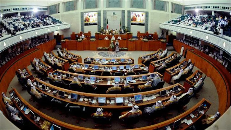 ولي عهد الكويت يحل مجلس الأمة 2020 ويدعو لانتخابات عامة في الأشهر المقبلة