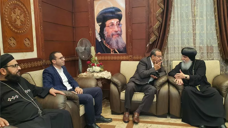 رئيس الجامعة التكنولوجية يزور مطرانية بني سويف