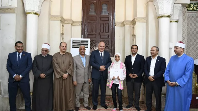 محافظ قنا يشهد احتفالية ليلة القدر ويكرم ٥٠ من حفظة القرآن