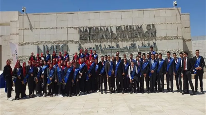 وفد طلاب جامعة بنها فى زيارة للمتحف القومى بالفسطاط