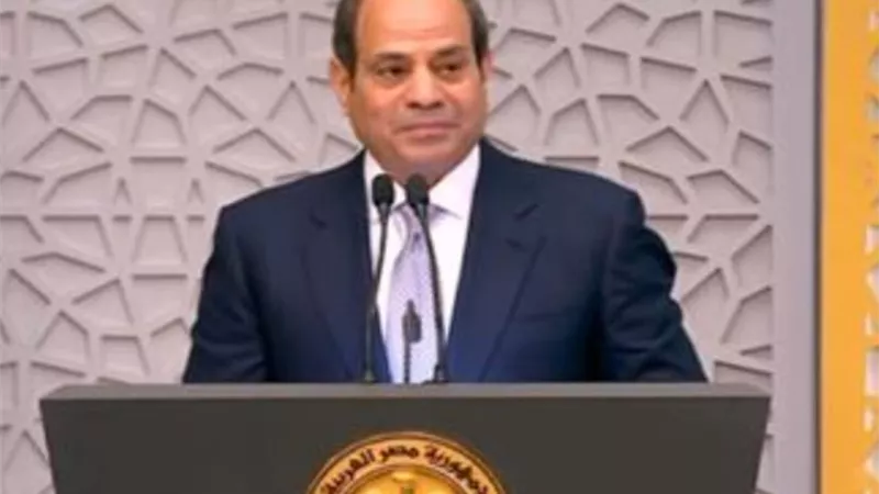 الرئيس السيسي:الأمة تتطلع لمواصلة جهود الازهر فى نشر العلم الدينى الوسطى