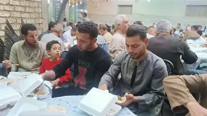 شباب قرية ريدة مركز المنيا يقيمون حفل افطار الوحدة الوطنية