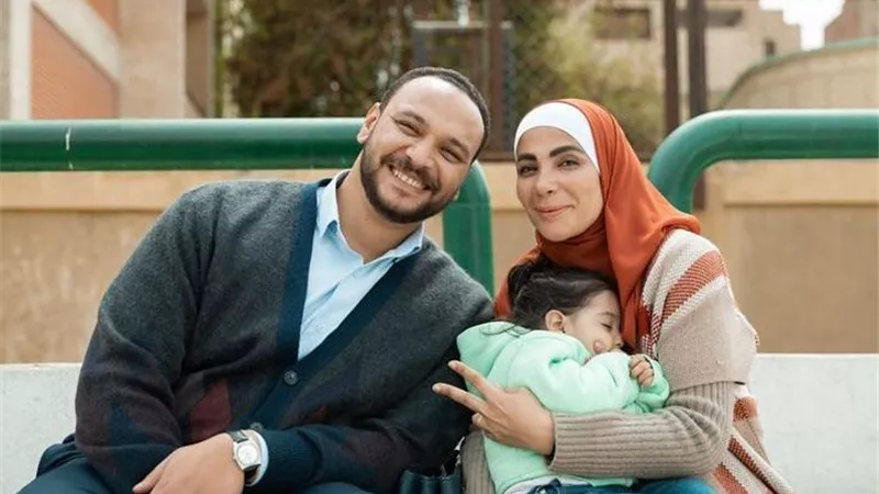 برفقة منى زكى.. أحمد خالد صالح يلفت الأنظار من 