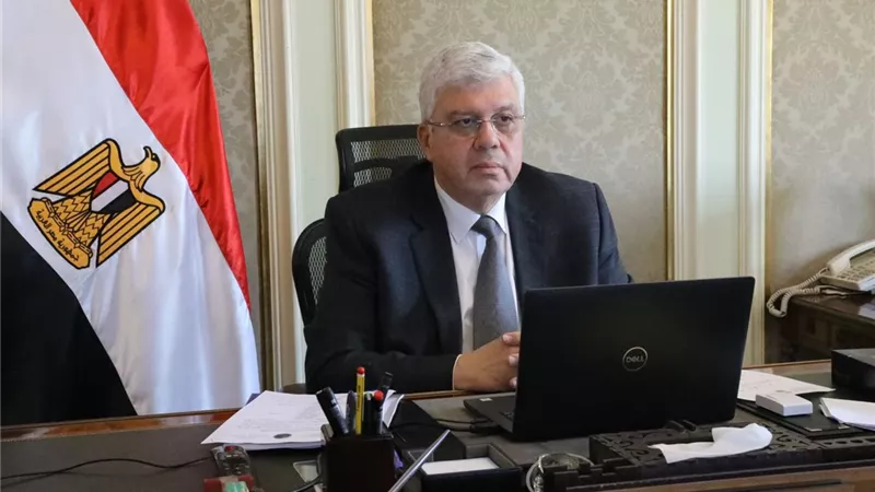 وزير التعليم العالي يرأس اجتماع المعهد القومي للبحوث الفلكية
