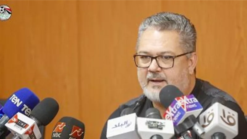 ميكالى يجتمع مع جهازه المعاون قبل اعلان قائمة المنتخب الأولمبى