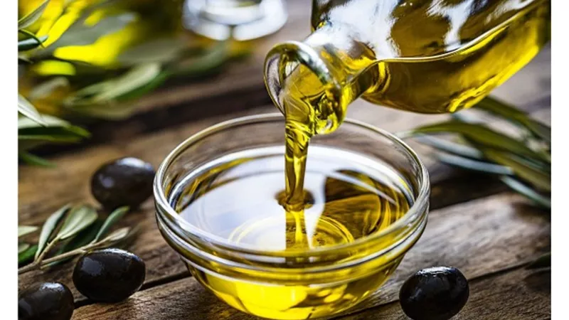 منها تقوية الذاكرة.. تعرف على فوائد زيت الزيتون والزعتر معاً