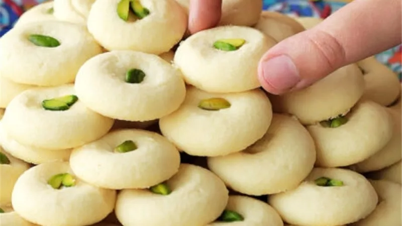 جهزيها للعيد..اليك طريقة عمل الغريبة بخطوات سهلة