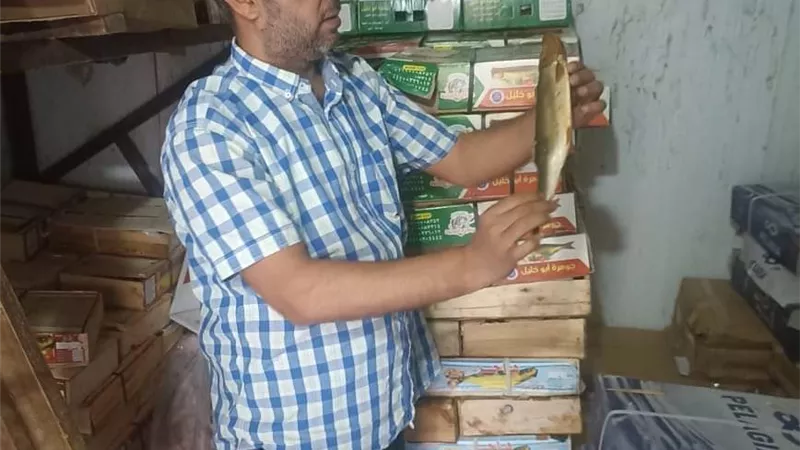 اعدام ٨٠ كيلو فسيخ و شيبسى بناصر.