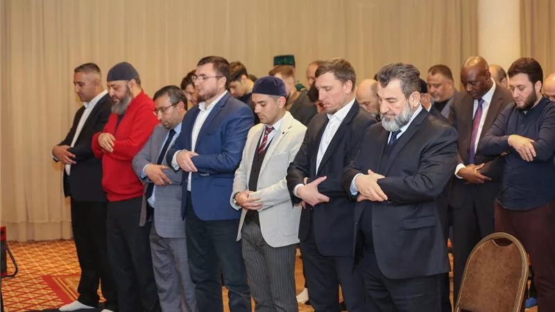 تمثيل حكومى وشعبى على مائدة الإفطار الأوكرانية