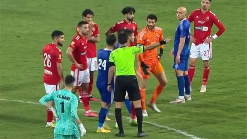 كواليس اعتداء محمد الشناوى على لاعب سموحة