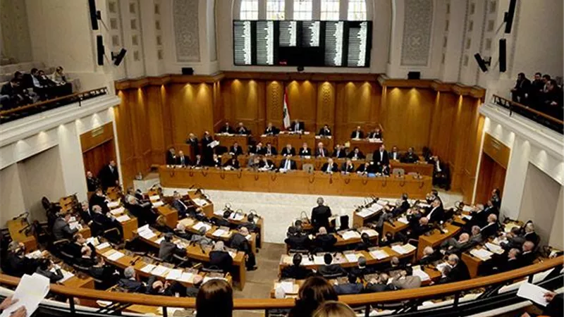 النواب اللبناني يقر التمديد للمجالس البلدية والاختيارية لمدة عام