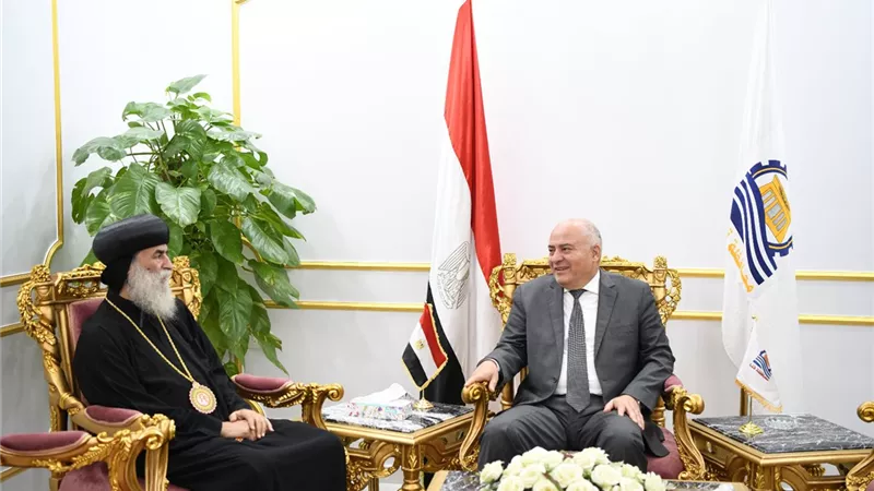 محافظ قنا يستقبل المطران بيمن للتهنئة بعيد الفطر المبارك