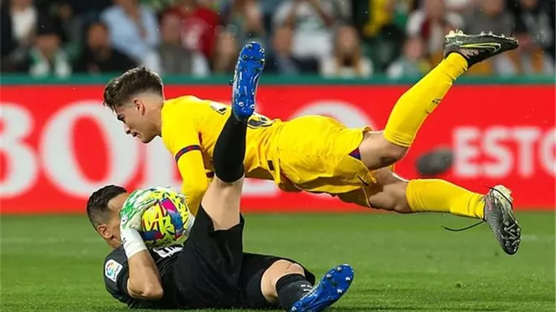 رسميا.. رفض شكوى إلتشي ضد برشلونة بسبب جافي
