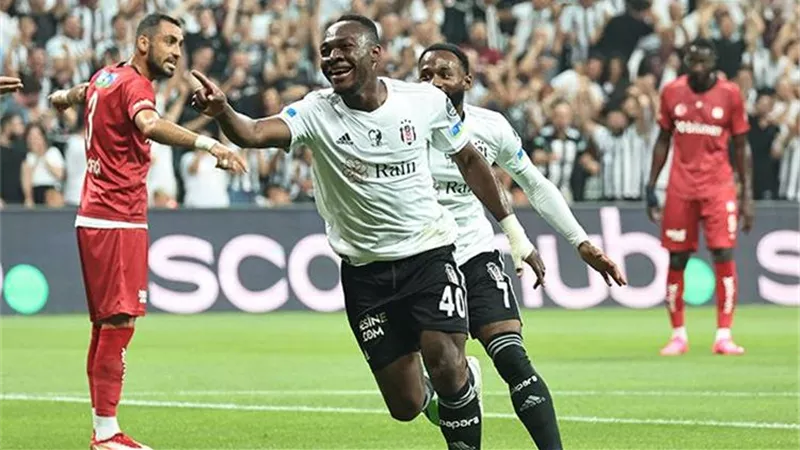 الأهلي يجدد مفاوضاته للتعاقد مع موليكا