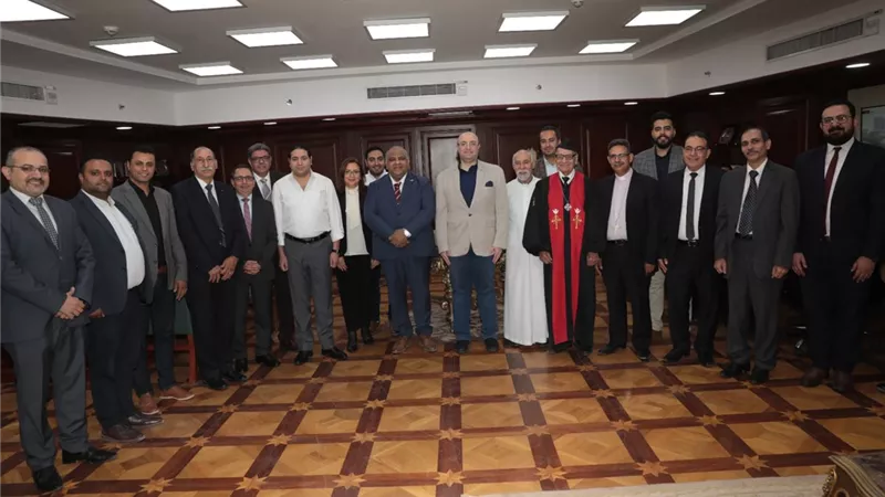 محافظ بني سويف يستقبل وفد من الطائفة الإنجيلية للتهنئة بالعيد