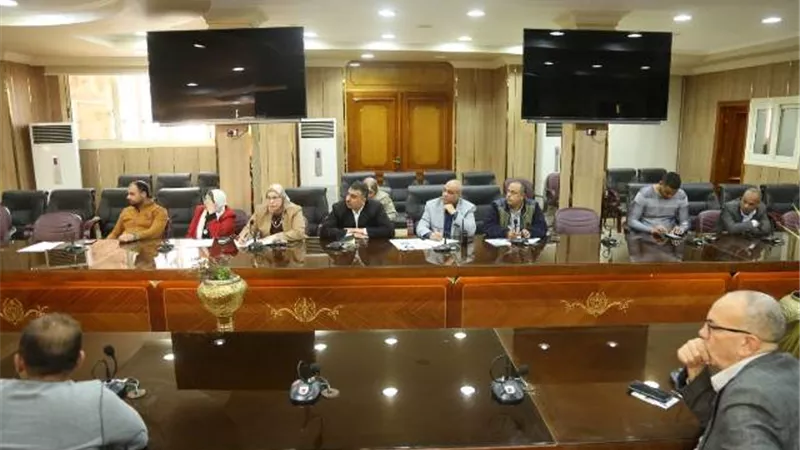 محافظ كفر الشيخ يستعرض نسب تنفيذ مشروعات حياة كريمة بقرى