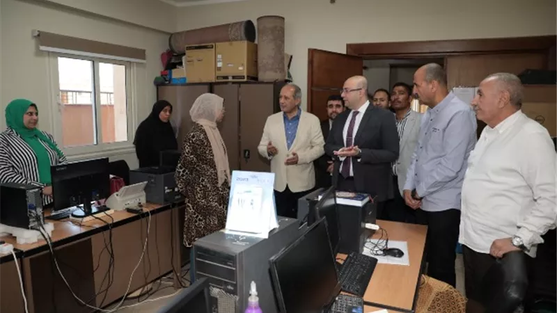 محافظ بنى سويف يهنئ العاملين بالديوان العام بقرب عيد الفطر