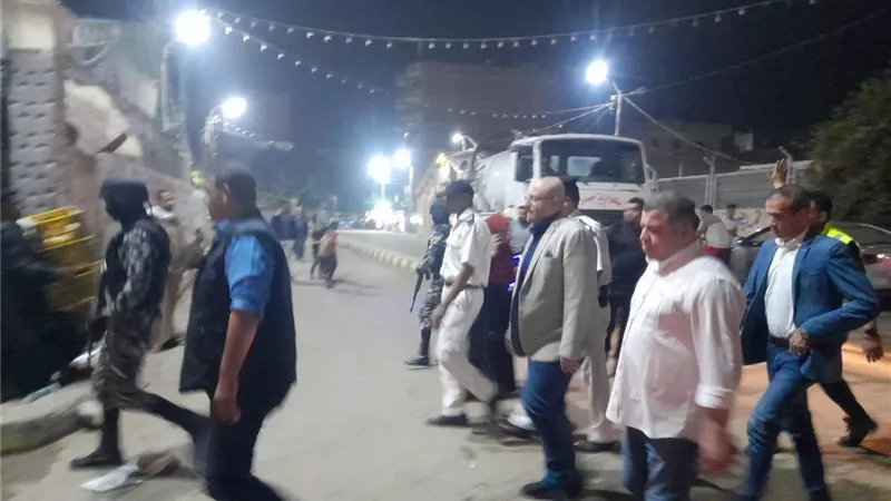 محافظ بني سويف يتفقد اعمال صيانة خط المياه بمنطقة وشارع السادات