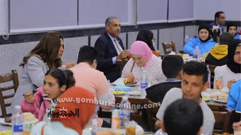 محافظ دمياط تشارك ذوى الهمم مائدة الإفطار الجماعى