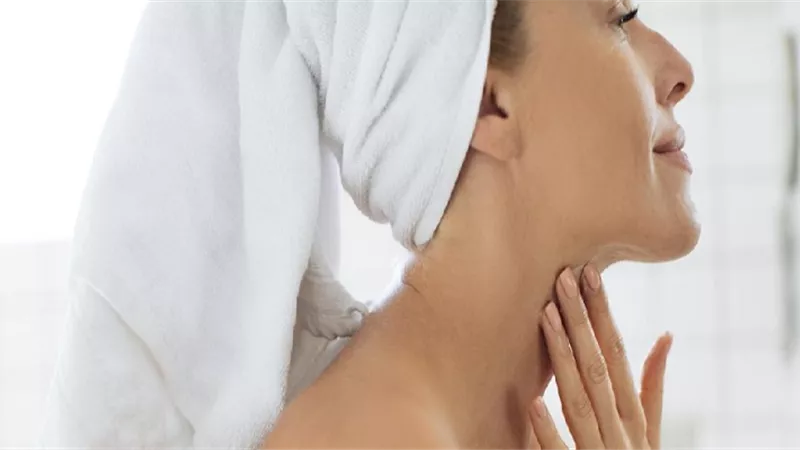 طرق الوقاية من تجاعيد الرقبة