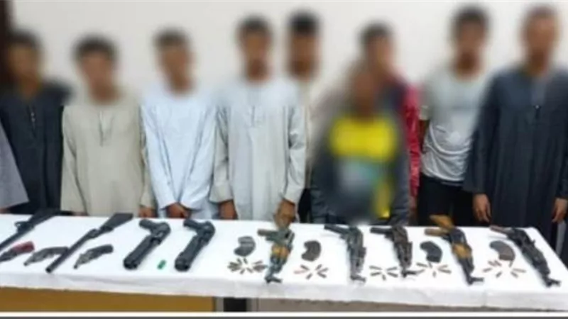 ضبط 28 شخصا من حائزي الأسلحة والمخدرات بقنا