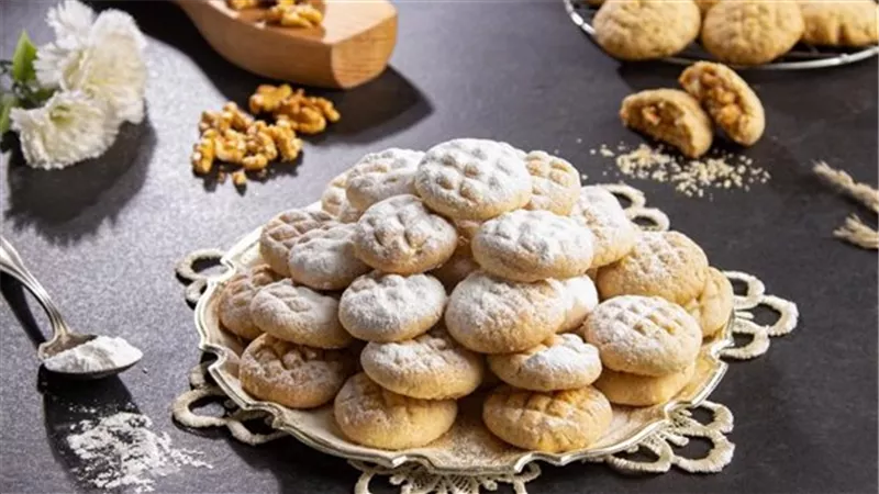 حسام موافي يحذر من كحك العيد لهذه الأسباب.. فيديو