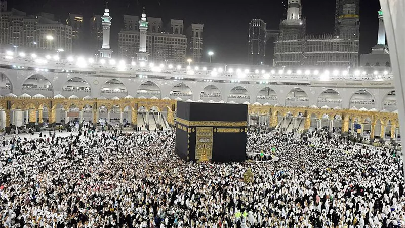 أكثر من مليونين ونصف مصل يشهدون ختم القرآن بالمسجد الحرام