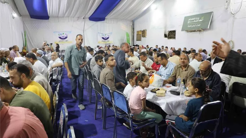 نائب محافظ المنيا يشارك الإفطار الجماعي للجمعيات الخيرية