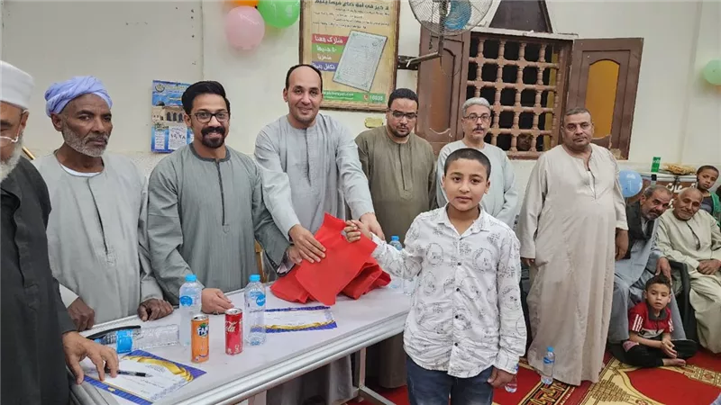 مستقبل وطن يكرم حفظة القرآن الكريم بمركزالوقف