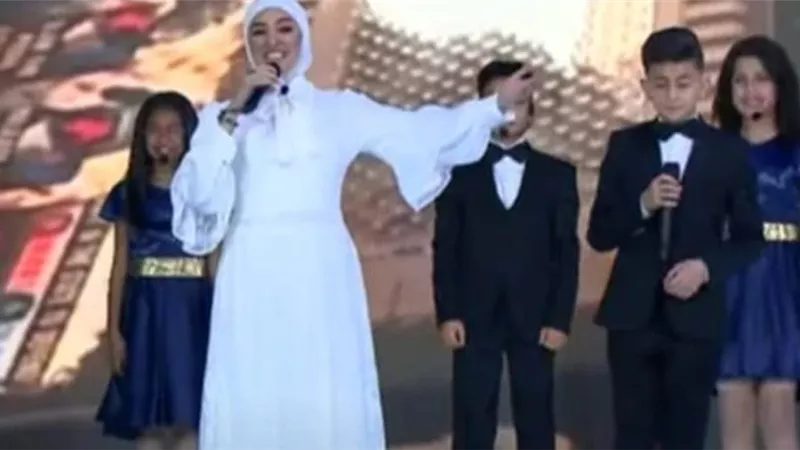 هلا رشدي تشارك كورال الأوبرا بفقرة فنية في احتفالية عيد الفطر