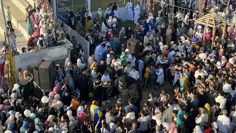 أهالي الإسماعيلية يؤدون صلاة عيد الفطر المبارك..صور