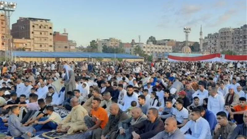 ساحات صلاة العيد في الإسماعيلية كاملة العدد..صور
