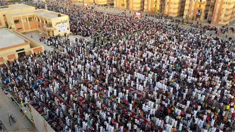 مستقبل وطن بدر يوزع 7 ألآف هدية على الأطفال فى عيد الفطر.. فيديو