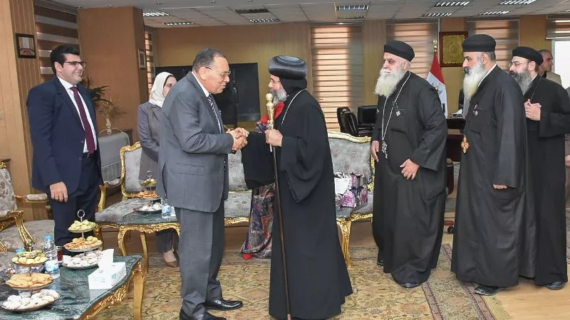 وفد كنسي يهنئ محافظ الشرقية بعيد الفطر المبارك