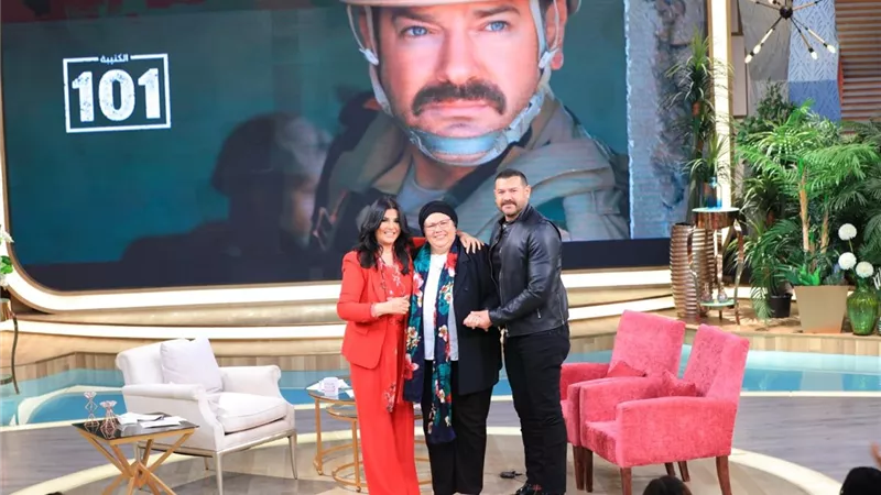 عمرو يوسف ووالدته في 