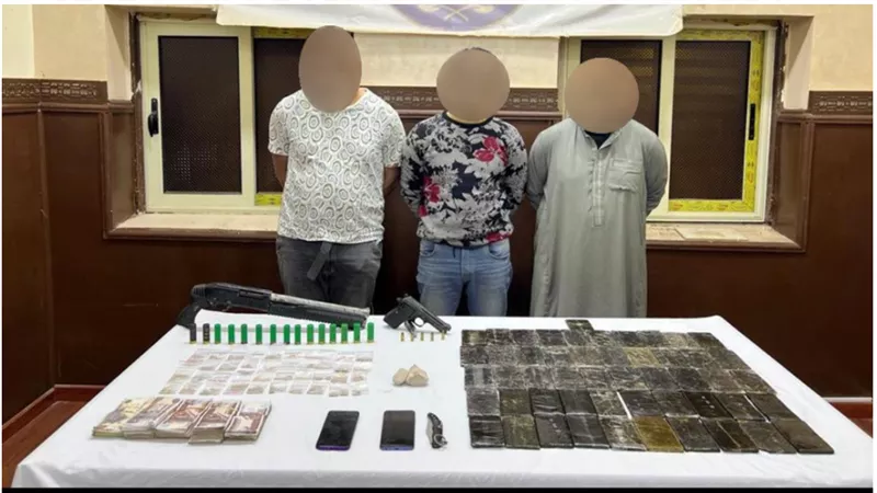 الداخلية :ضبط 3عناصر إجرامية بـ42 لفافة هيروين بالمنوفية