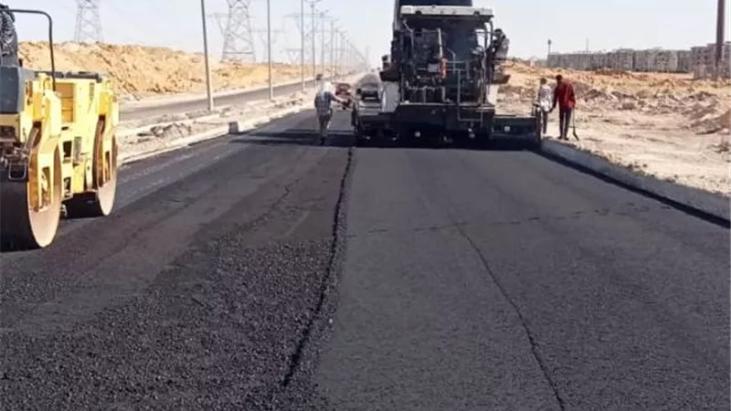 رئيس جهاز الشروق يعلن عن رفع كفاءة أهم محاور الطرق.. بالصور