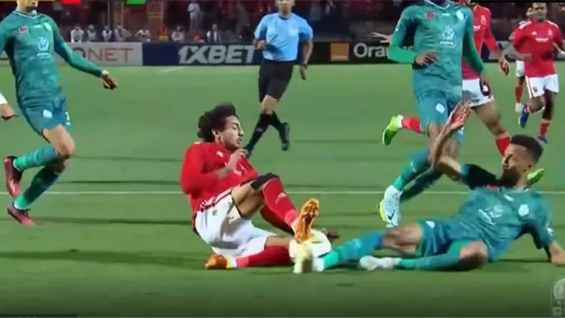 مرور 30 دقيقة.. الأهلى يبحث عن التقدم أمام الرجاء بدورى الأبطال