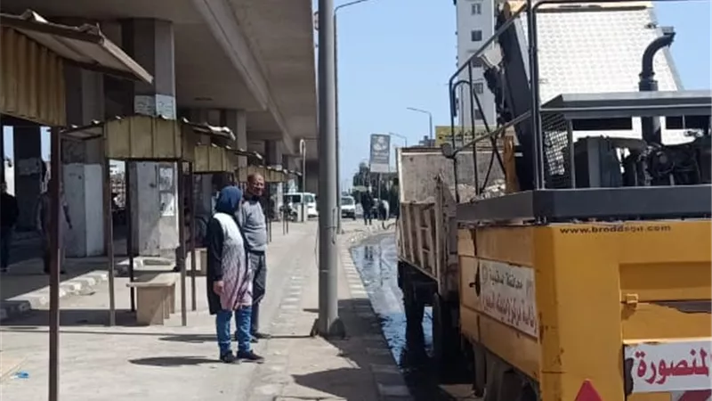 رفع 1350طن قمامة و40 طن اتربة من الشوارع والميادين بالمنصورة