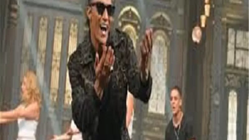 محمد رمضان يشعل مسرح 