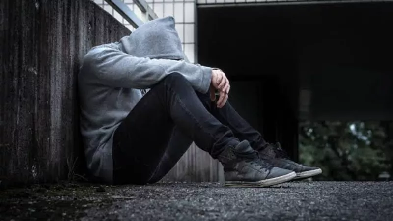 تأثيرها كالامتناع عن الطعام.. اضرار العزلة على الصحة الجسدية