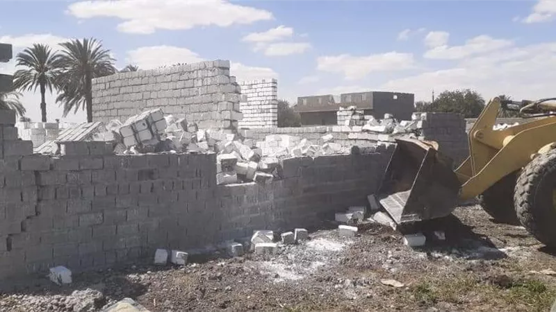 مركز المنيا يزيل 8 حالات تعد بالبناء على الأراضي الزراعية