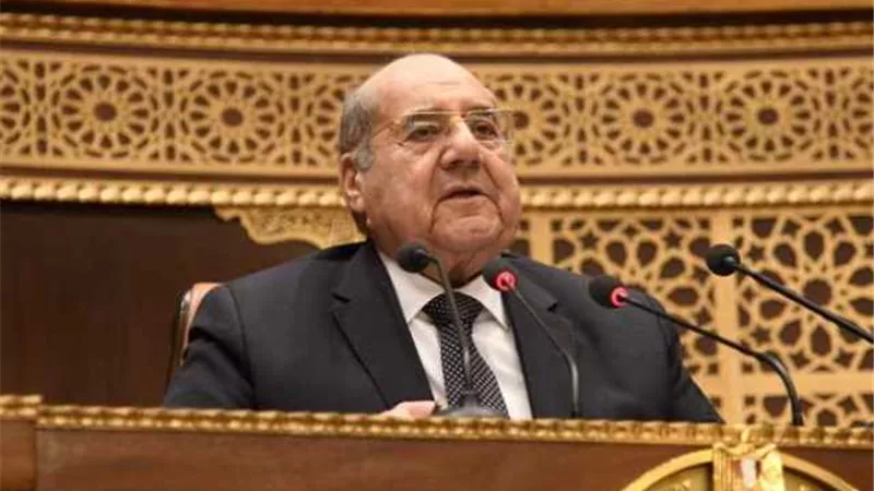 رئيس مجلس الشيوخ يهنئ الرئيس السيسي بذكرى تحرير سيناء