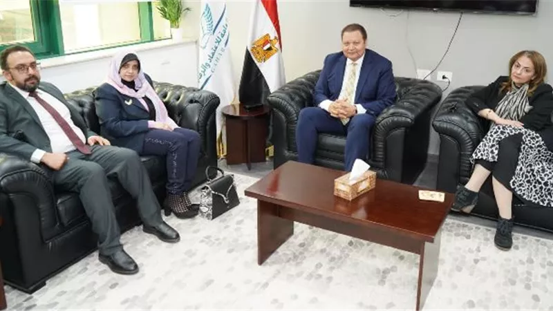 تفاصيل اجتماع هيئة الإعتماد والرقابة الصحية مع إدارة الصيدلية صور