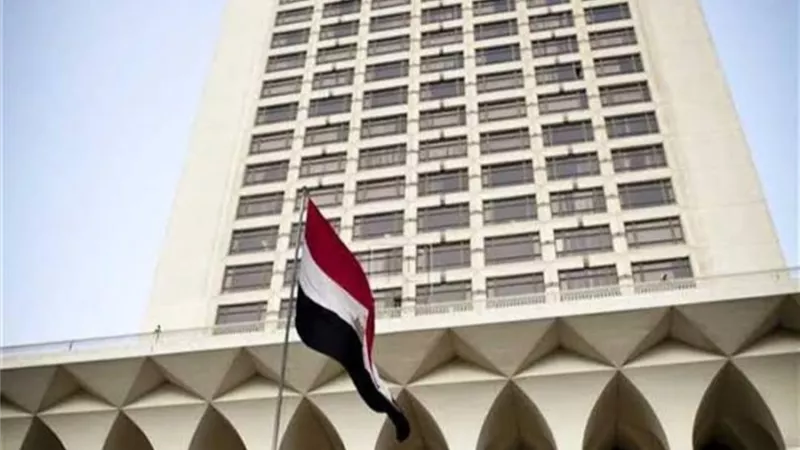 وزارة الخارجية تخصص خطوط ساخنة لتلقي اتصالات المواطنين بشأن موقف الجالية المصرية في السودان